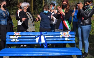 La panchina blu dedicata all’autismo nel Parco 1 di Rozzano